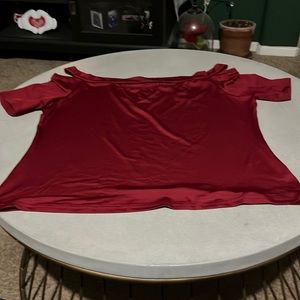 Woman’s short sleeve shirt brand new no tags color burgundy size 2xl